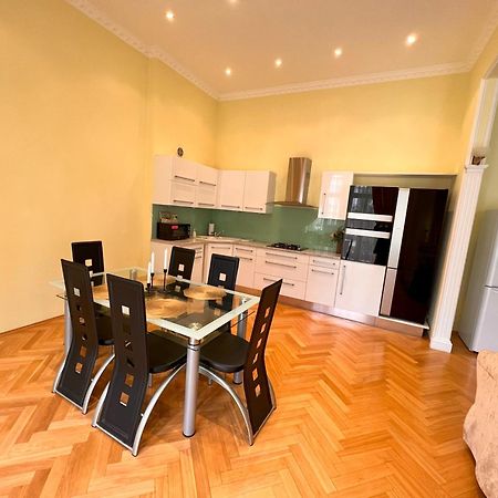 Jurincom Apartments Sadova Karlsbad Exterior foto